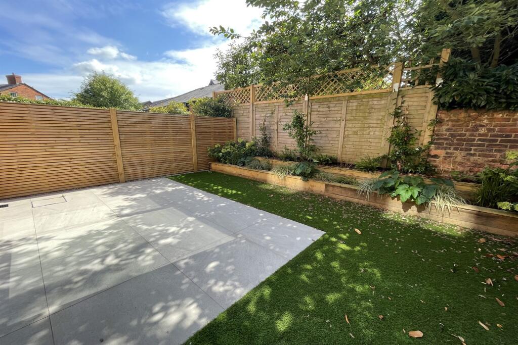 Victoria Street, Knutsford — 全新半独立四房三卫住宅