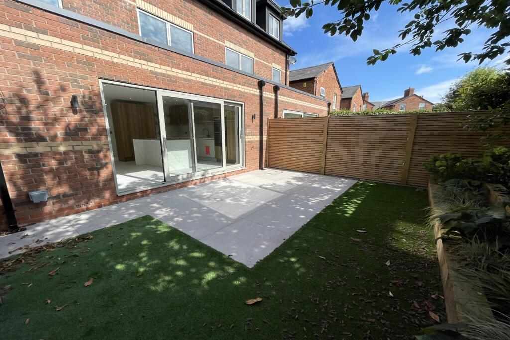 Victoria Street, Knutsford — 全新半独立四房三卫住宅