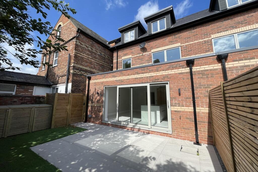 Victoria Street, Knutsford — 全新半独立四房三卫住宅