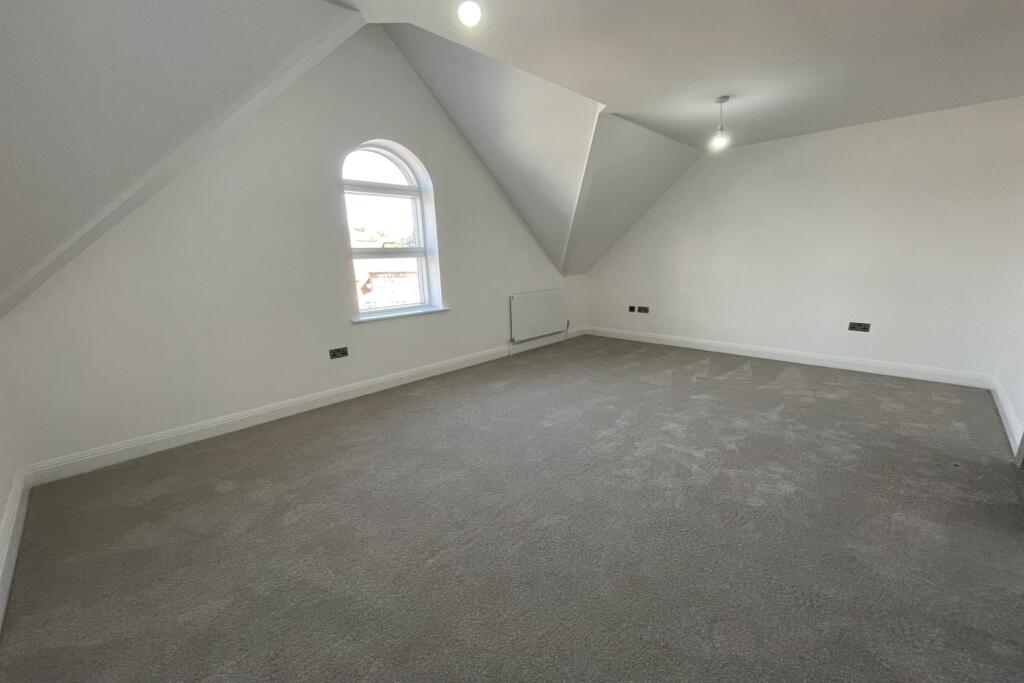 Victoria Street, Knutsford — 全新半独立四房三卫住宅
