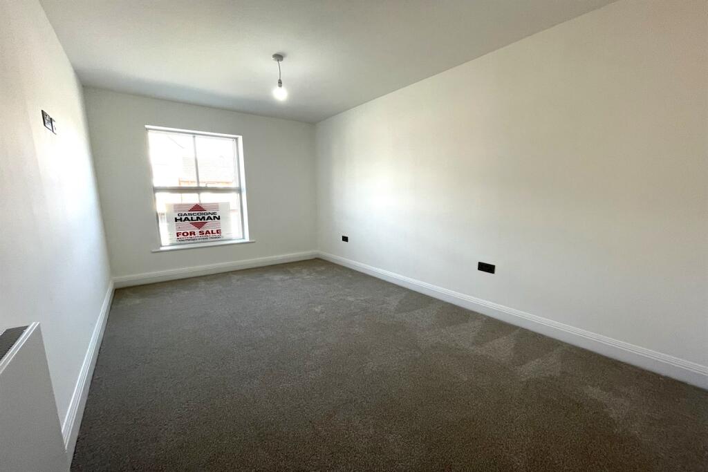 Victoria Street, Knutsford — 全新半独立四房三卫住宅