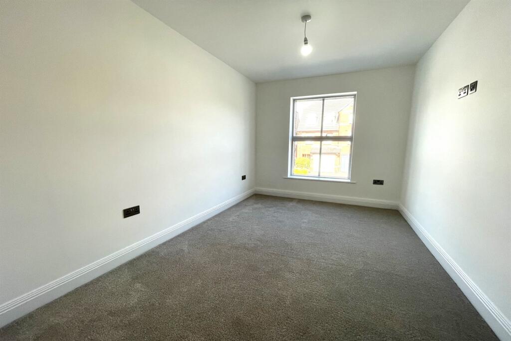 Victoria Street, Knutsford — 全新半独立四房三卫住宅