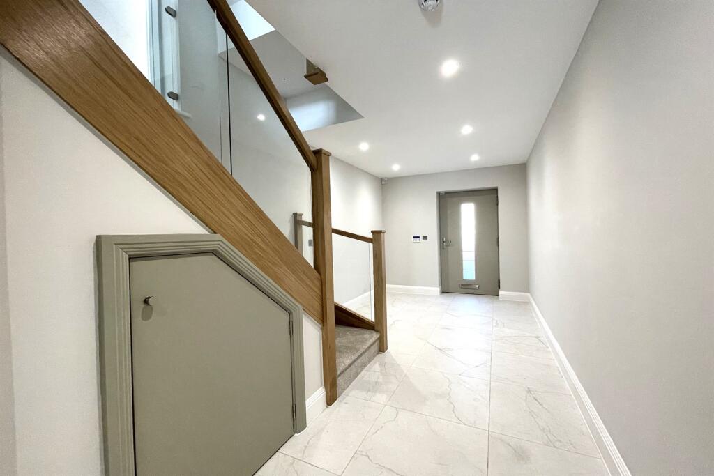 Victoria Street, Knutsford — 全新半独立四房三卫住宅