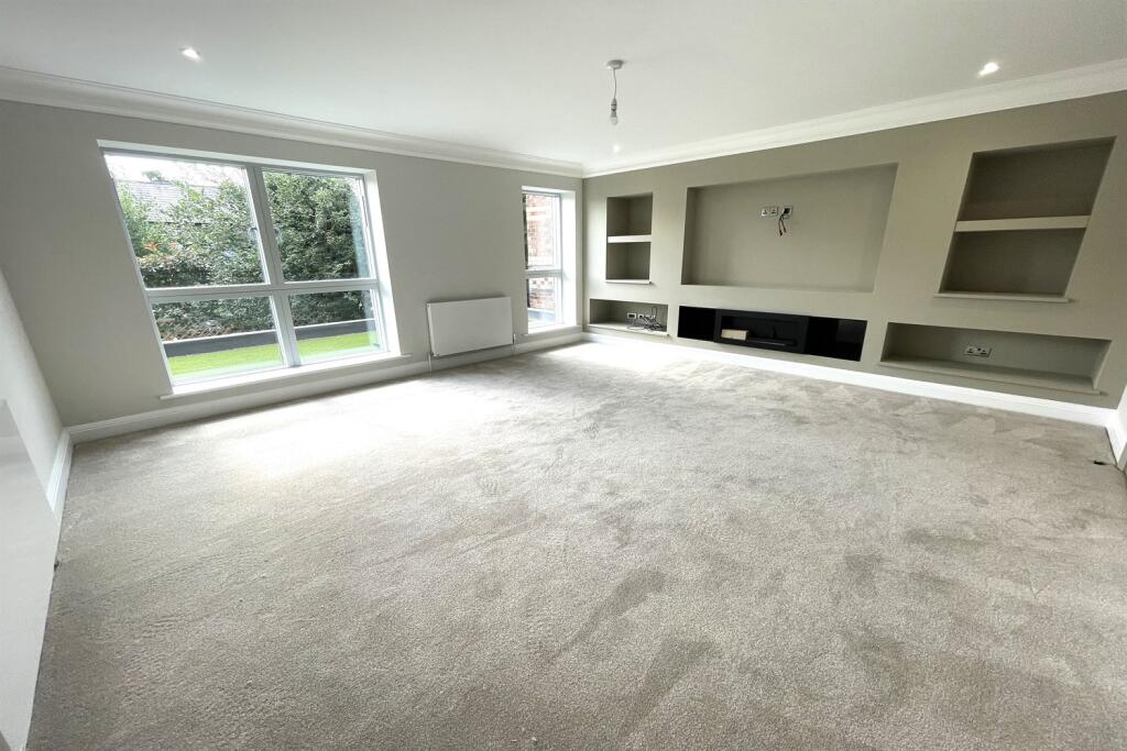 Victoria Street, Knutsford — 全新半独立四房三卫住宅