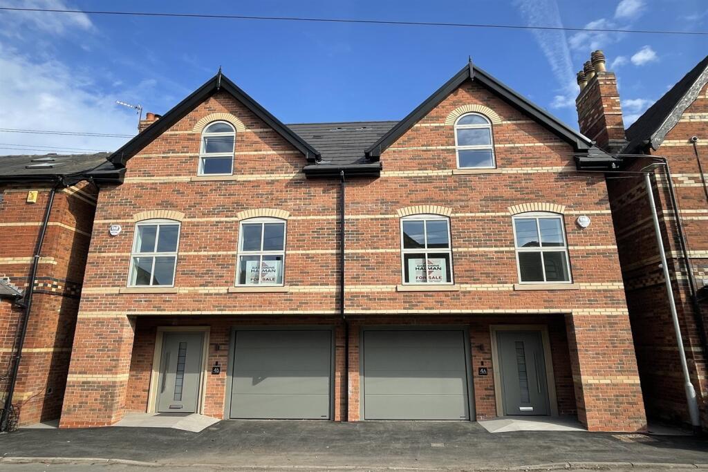Victoria Street, Knutsford — 全新半独立四房三卫住宅